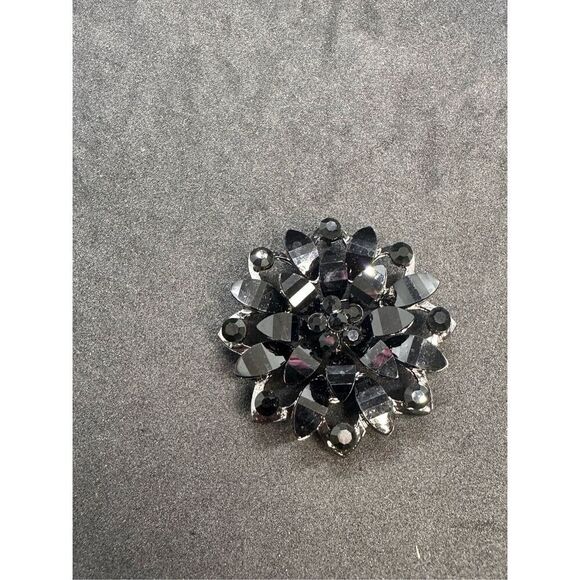 STUNNING‎ Vintage Black, Gray Rhinestone Thermo Set Flower Brooch GOOD CONDITION - Picture 1 of 10